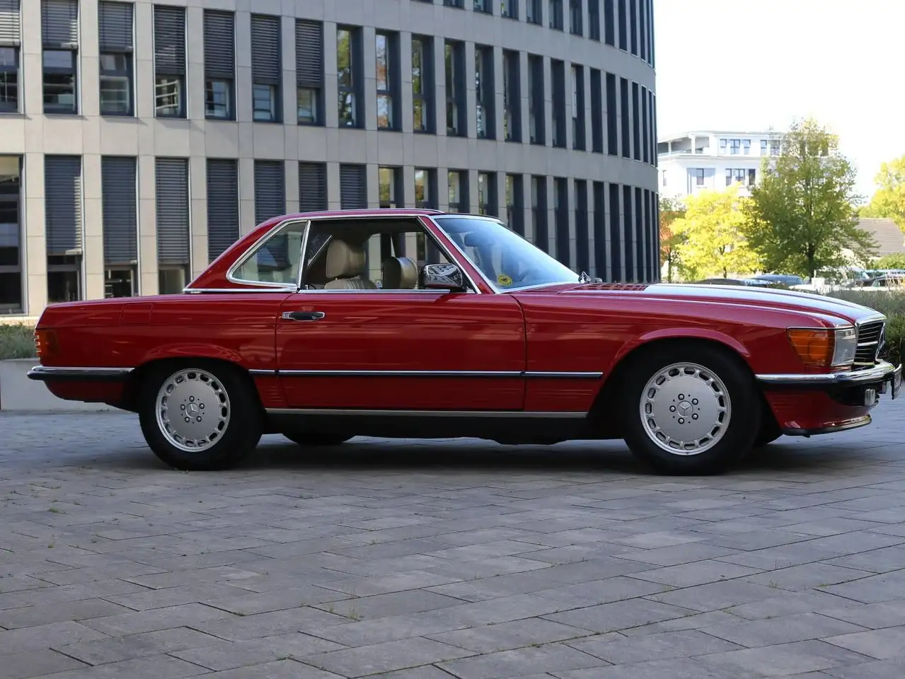 Mercedes-Benz SL 300 R107, foto 1