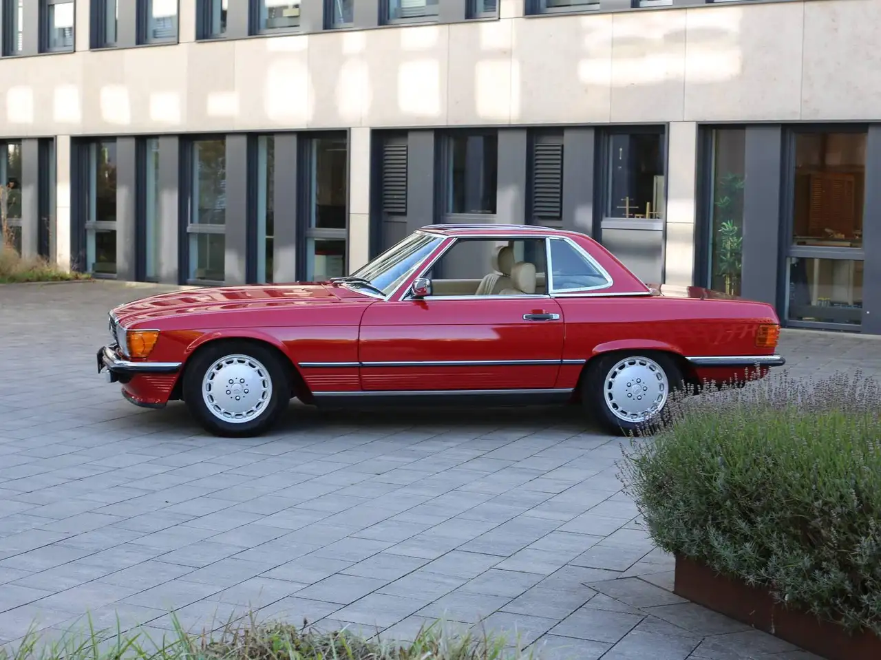 Mercedes-Benz SL 300 R107, foto 2