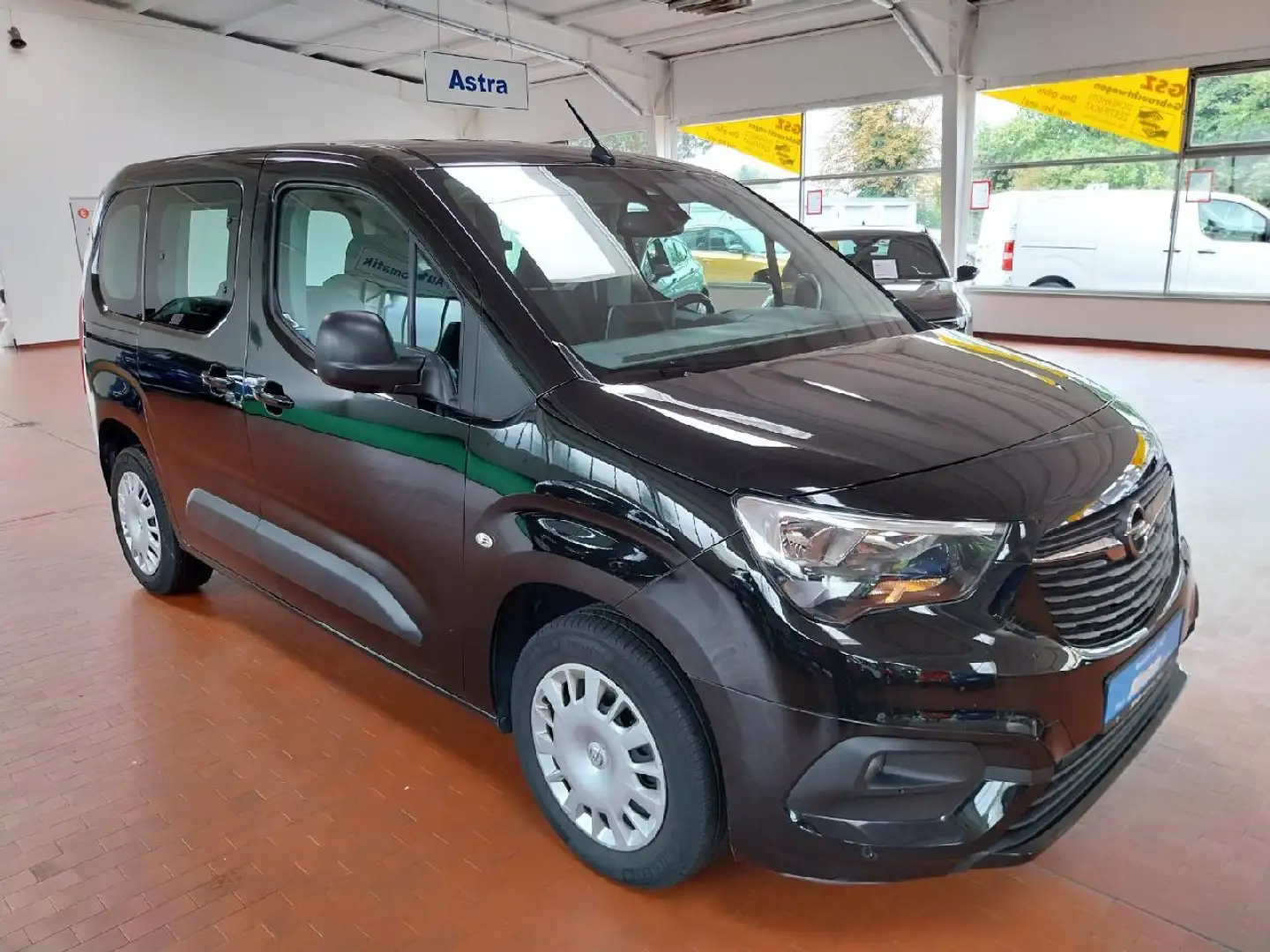 Opel Combo 1.2 Edition Kam SHZ LHZ DAB Navi Tempo Schwarz - 2