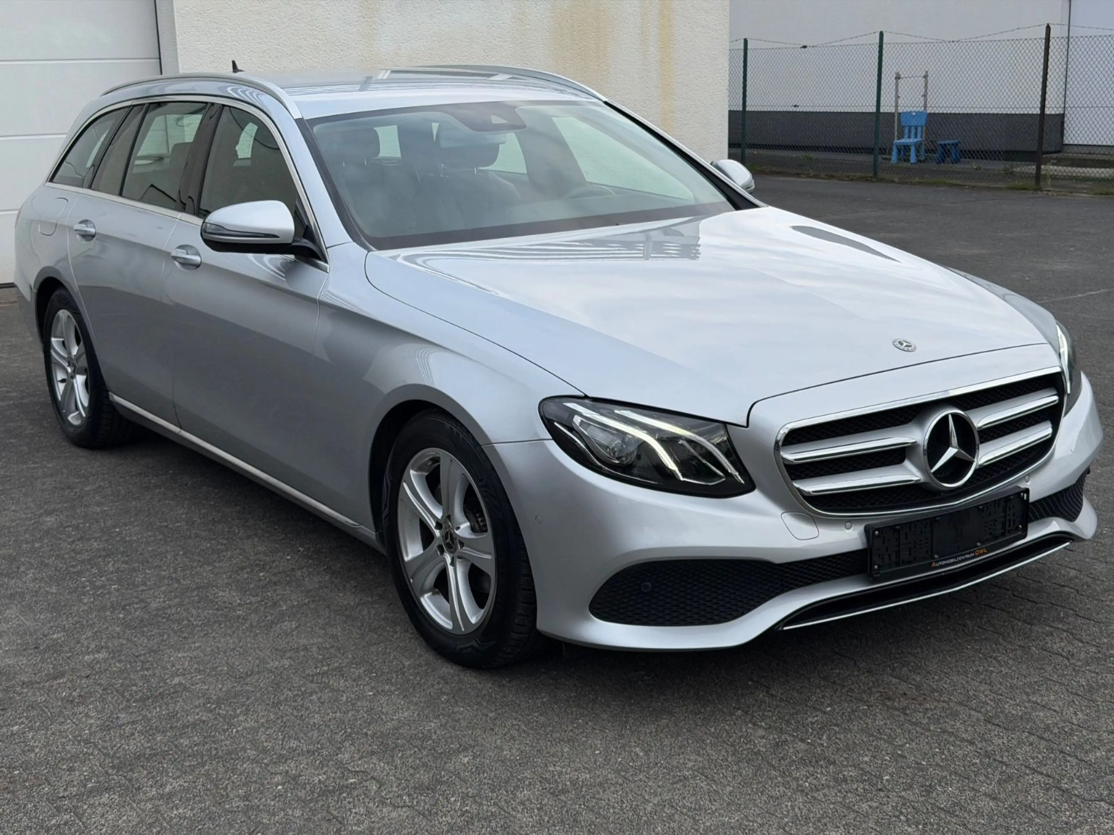 Mercedes-Benz E 220 d T Avantgarde TEMPO|SPUR|KAM|LED|CARPLAY
