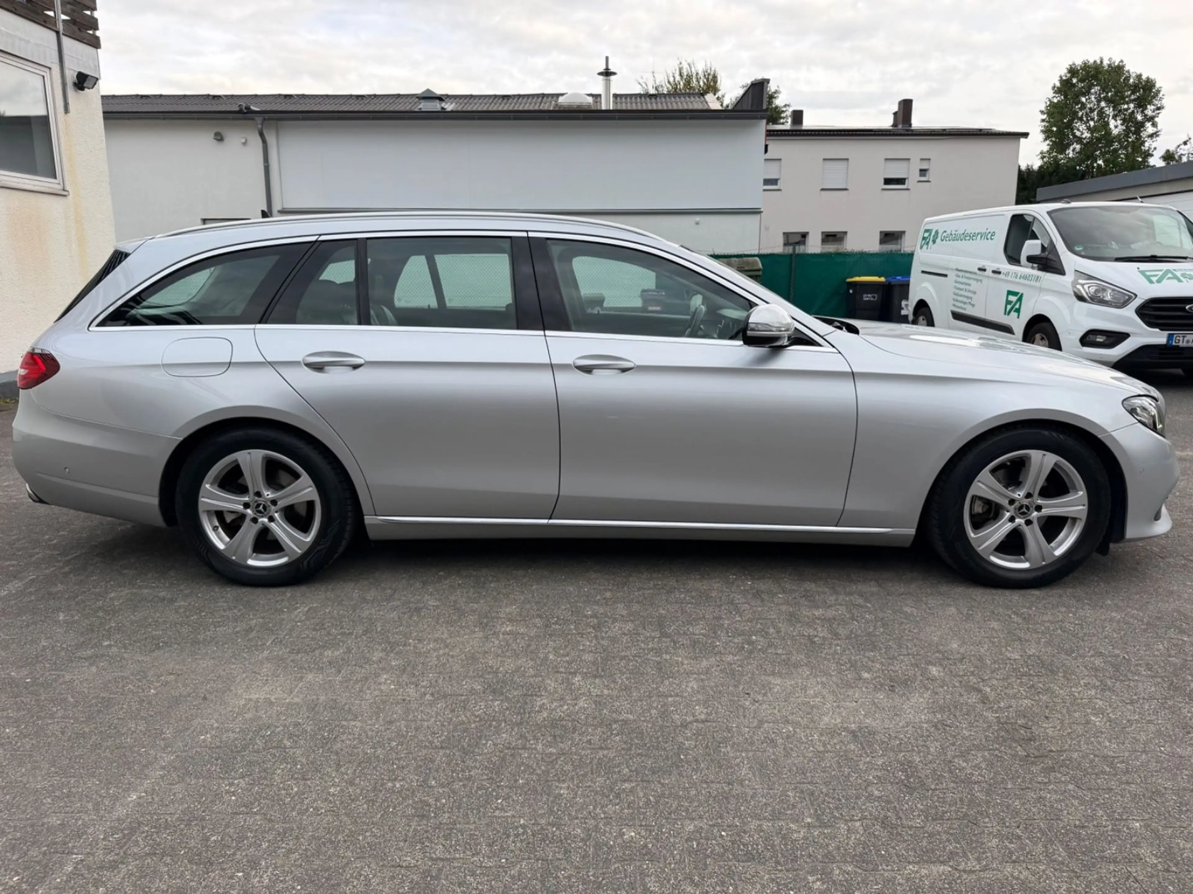 Mercedes-Benz E 220 d T Avantgarde TEMPO|SPUR|KAM|LED|CARPLAY — photo 2