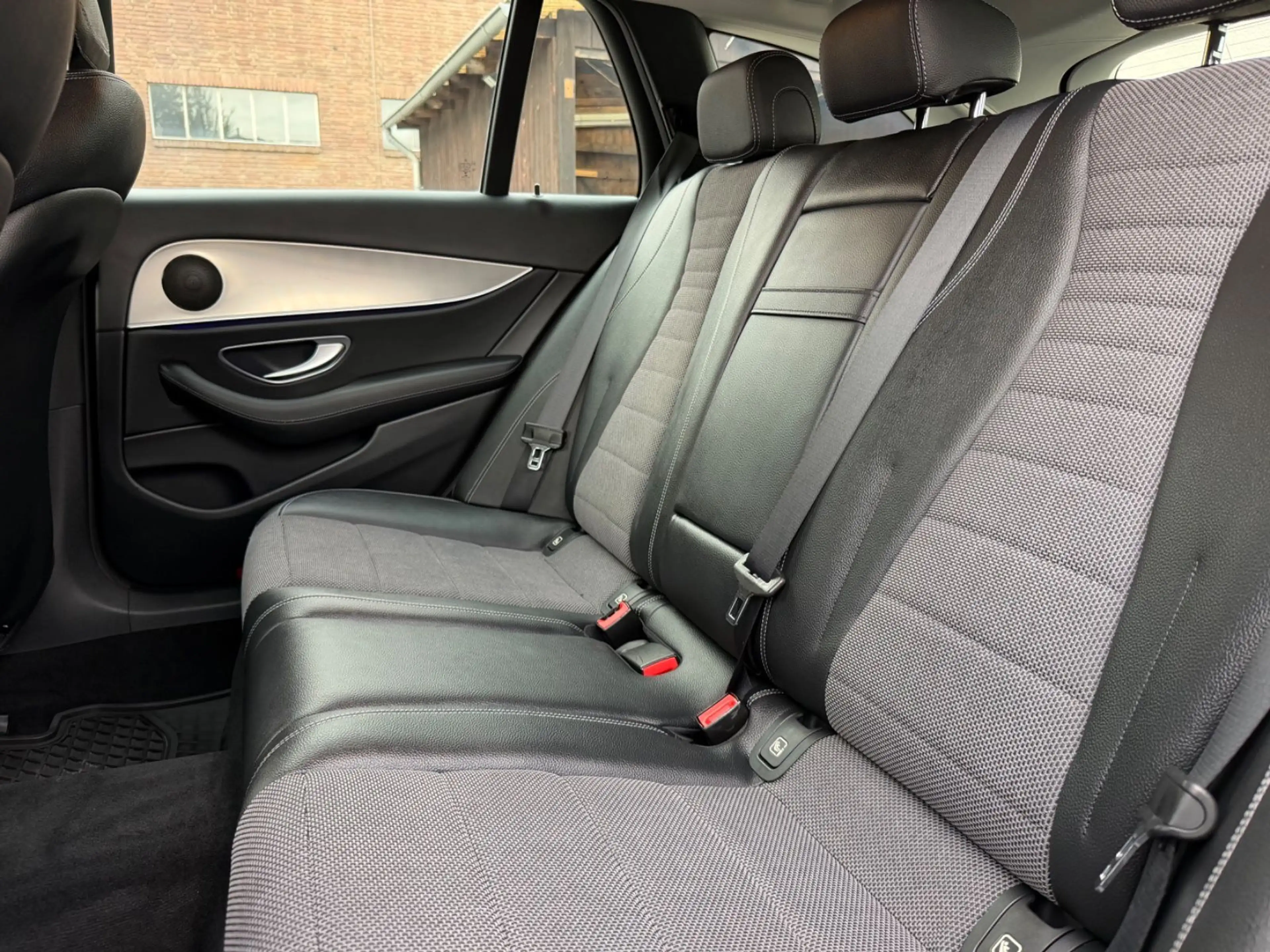 Mercedes-Benz E 220 d T Avantgarde TEMPO|SPUR|KAM|LED|CARPLAY — photo 11