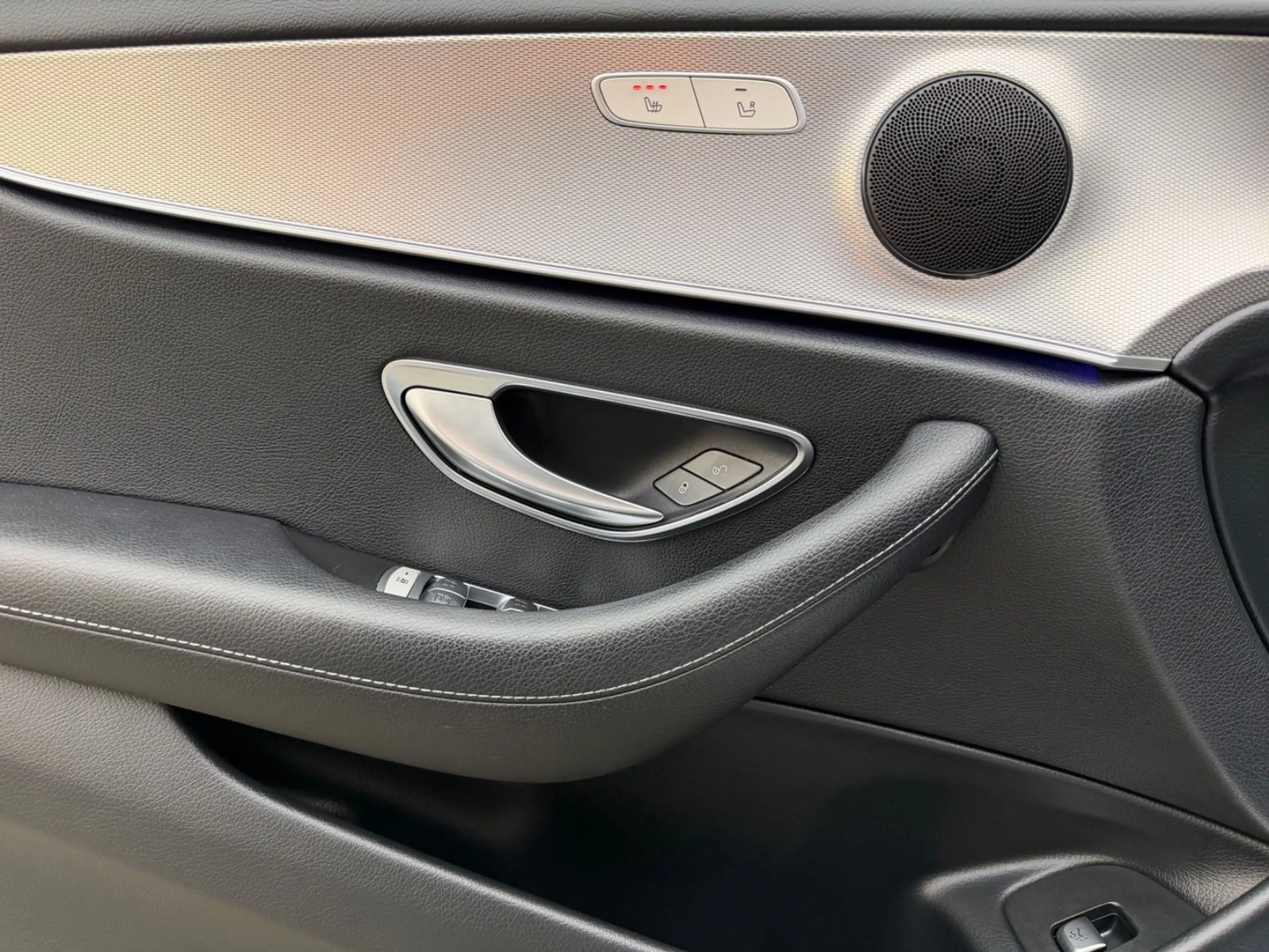 Mercedes-Benz E 220 d T Avantgarde TEMPO|SPUR|KAM|LED|CARPLAY — photo 12