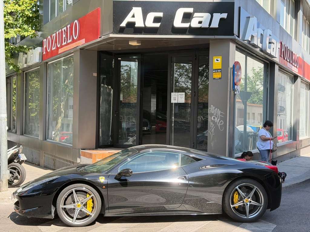 Ferrari 458 Italia - foto 1