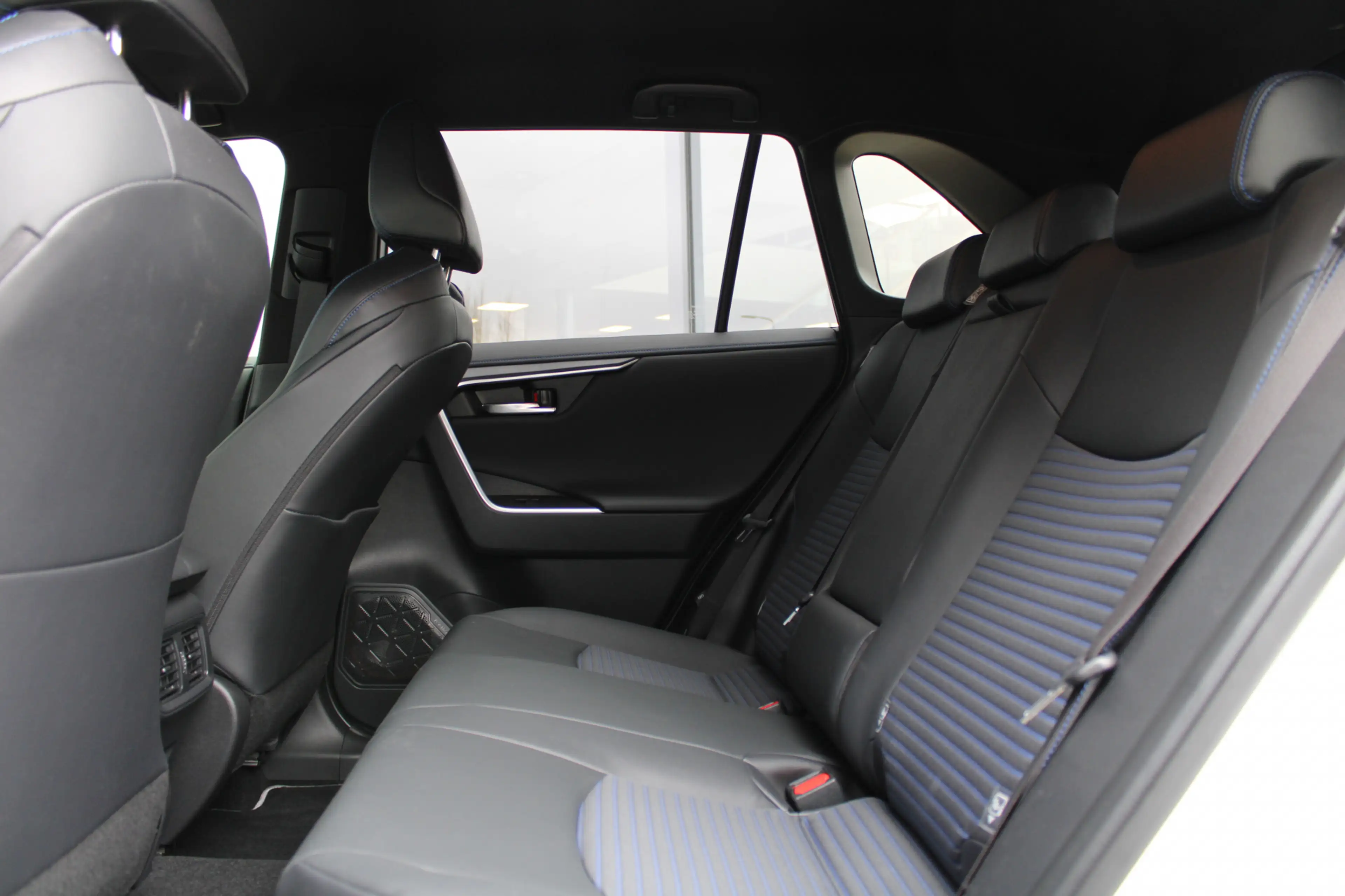 Toyota RAV 4 2.5 Hybrid AWD Bi-Tone NAVI/360CAM,4X4,JBL,SCHUIFD — photo 11