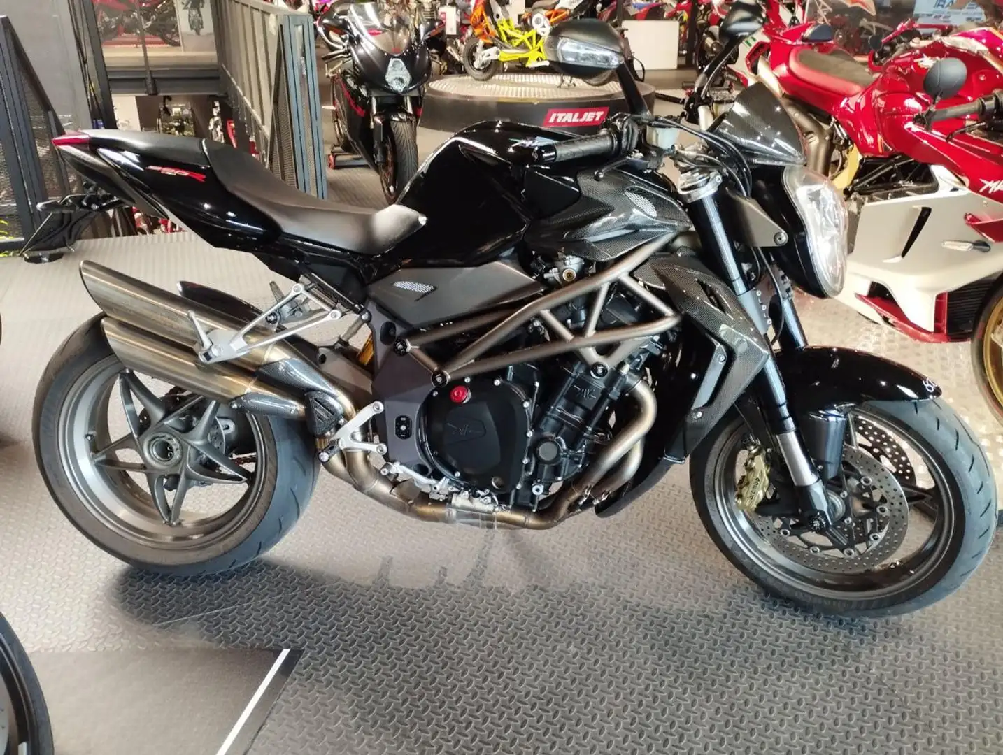 MV Agusta Brutale 990 R Nero - 1