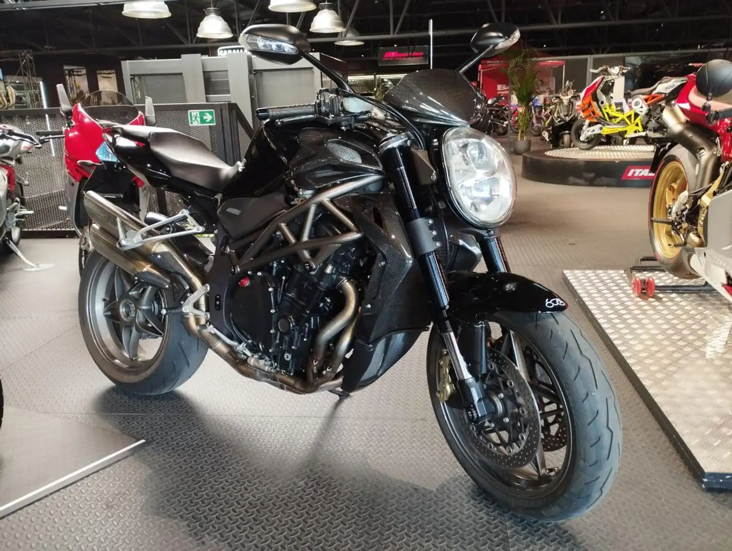 MV Agusta Brutale 990 R Nero - 2