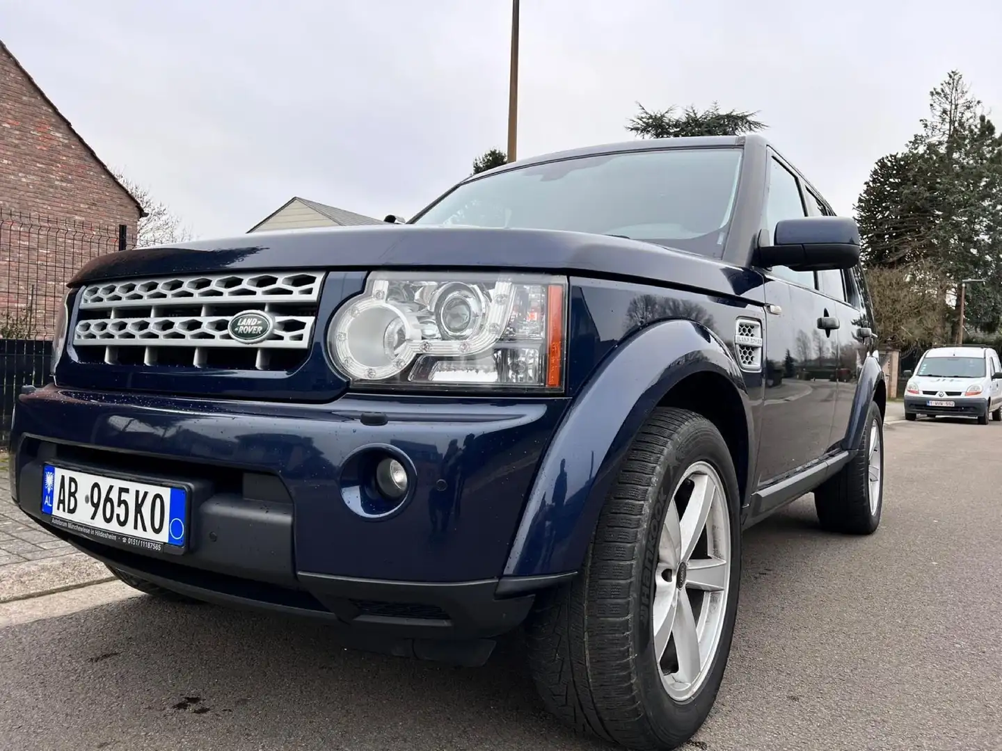 Land Rover Discovery 3.0 SDV6 HSE Blau - 1