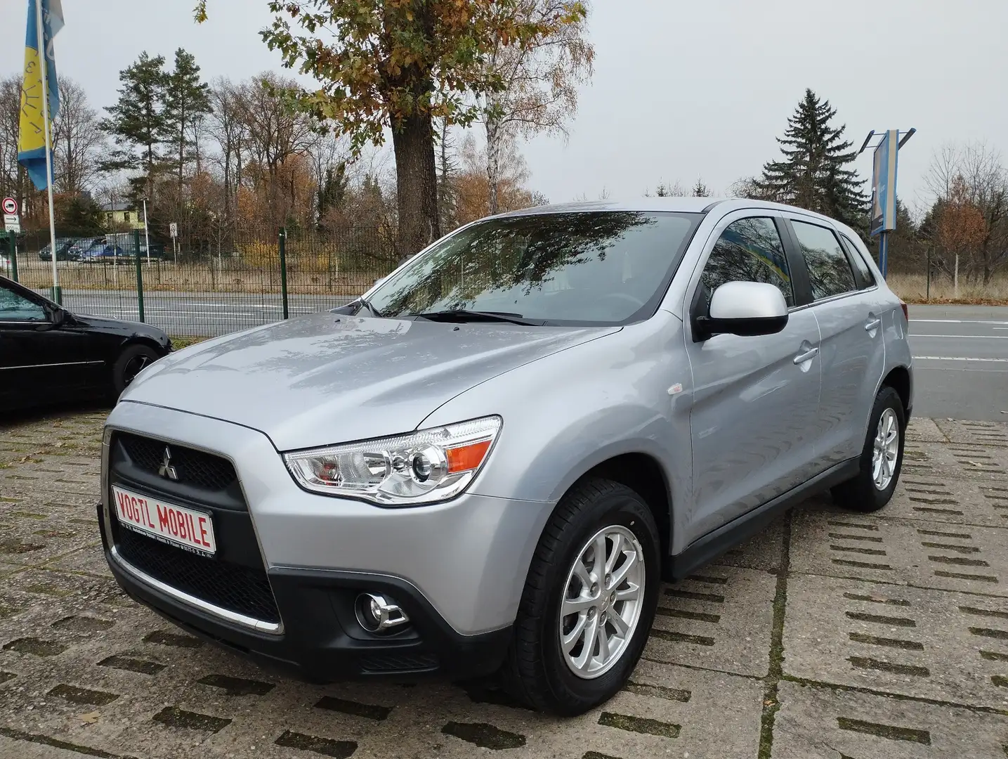 Mitsubishi ASX 1.8 DI-D 4WD * ALLRAD! DIESEL! 1.HAND! Grau - 1