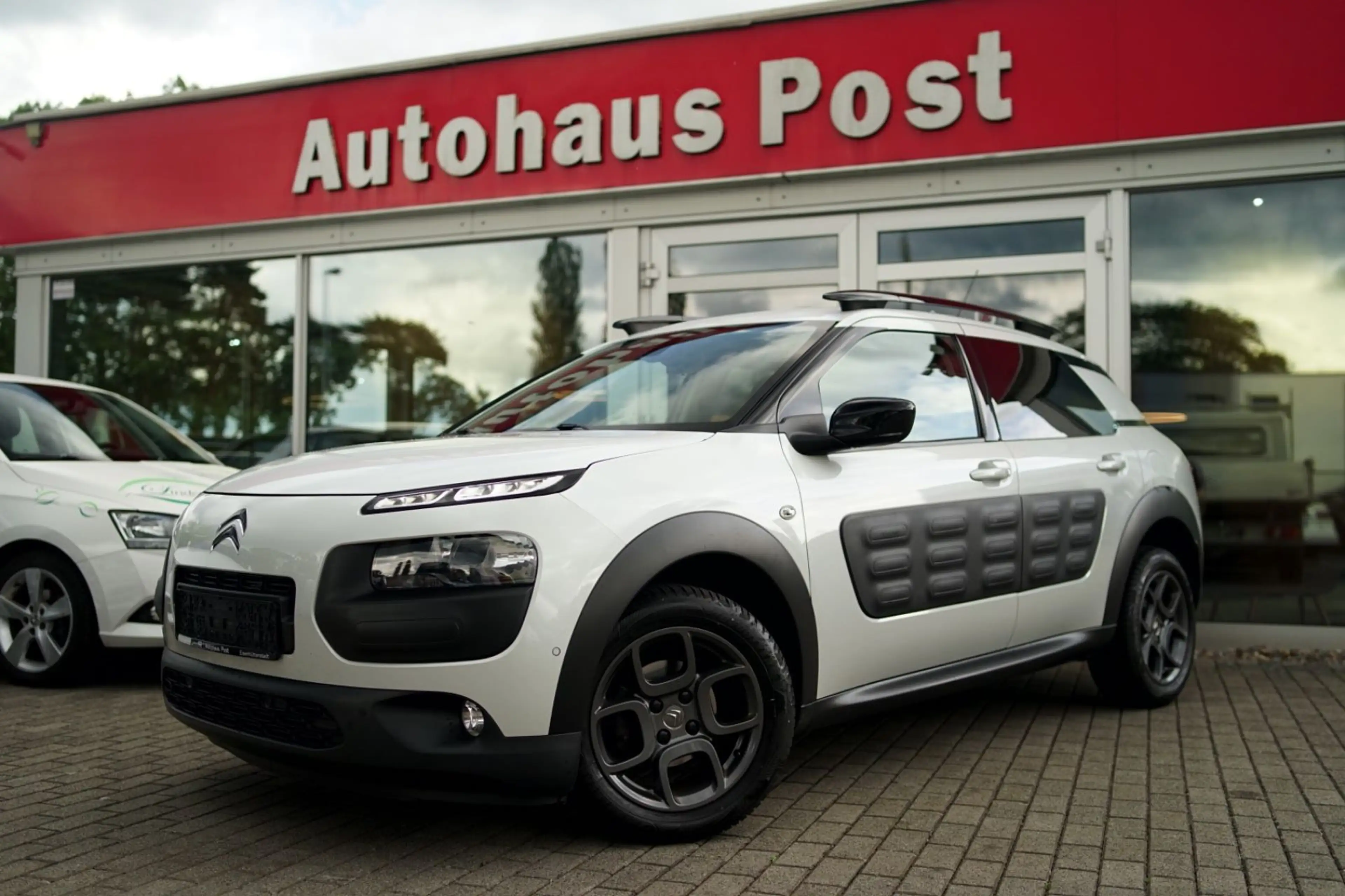 Citroen C4 Cactus Shine Standheizung Kamera Tempomat Nav