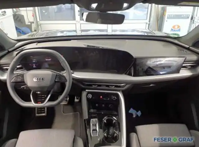 Audi Q5 view 8