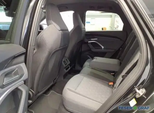 Audi Q5 view 10