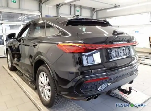 Audi Q5 view 6