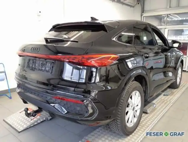 Audi Q5 view 5