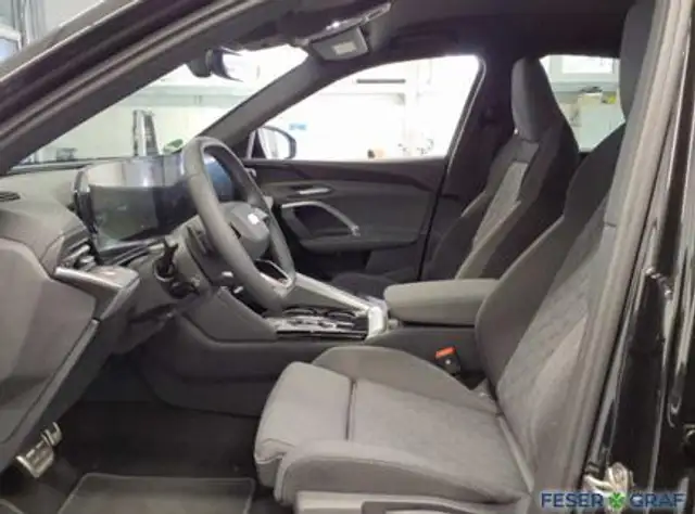 Audi Q5 view 7