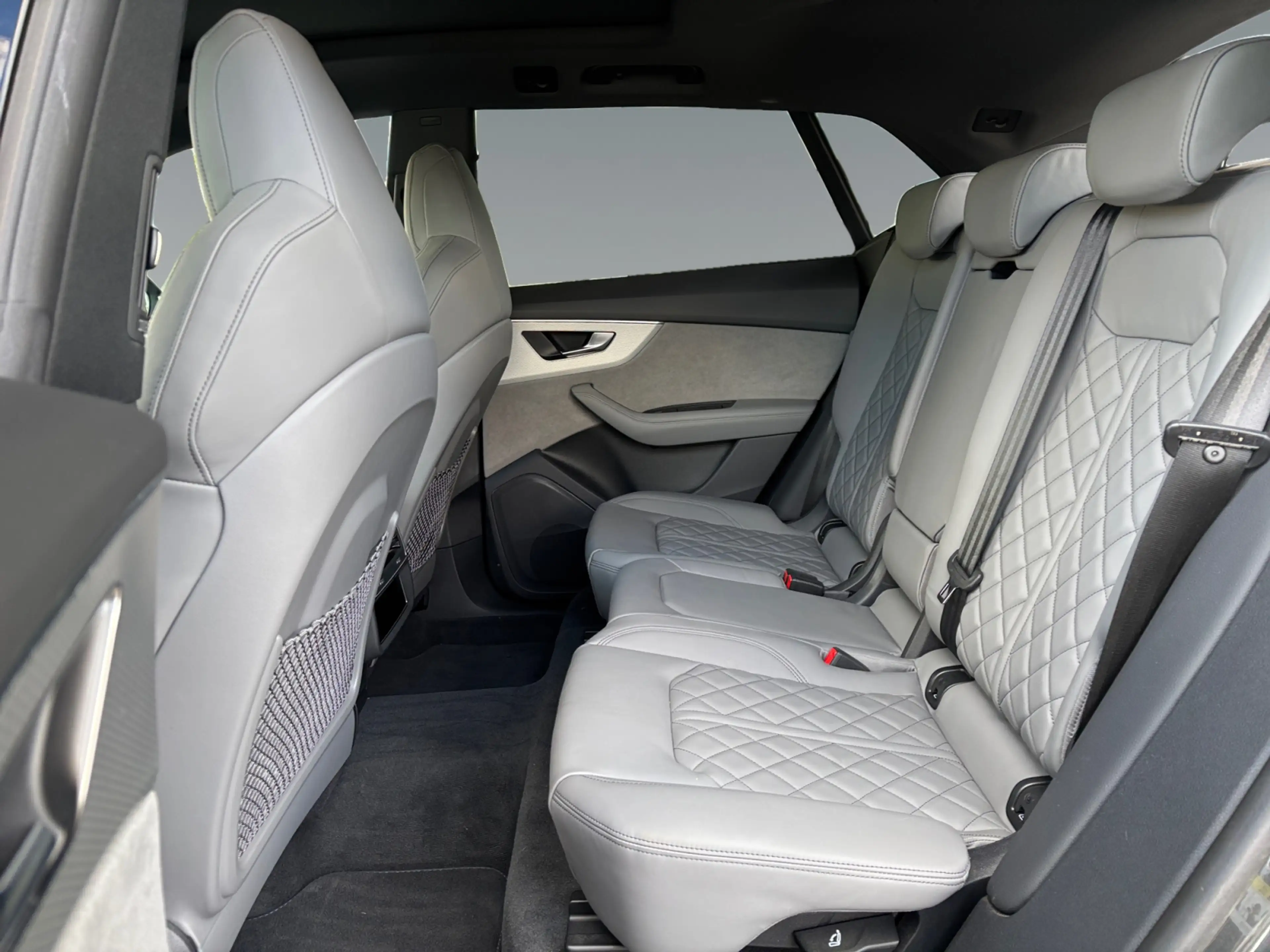 Audi SQ8 4.0 TFSI q. AHK S Sportsitze+Pano HUD Matrix — photo 9
