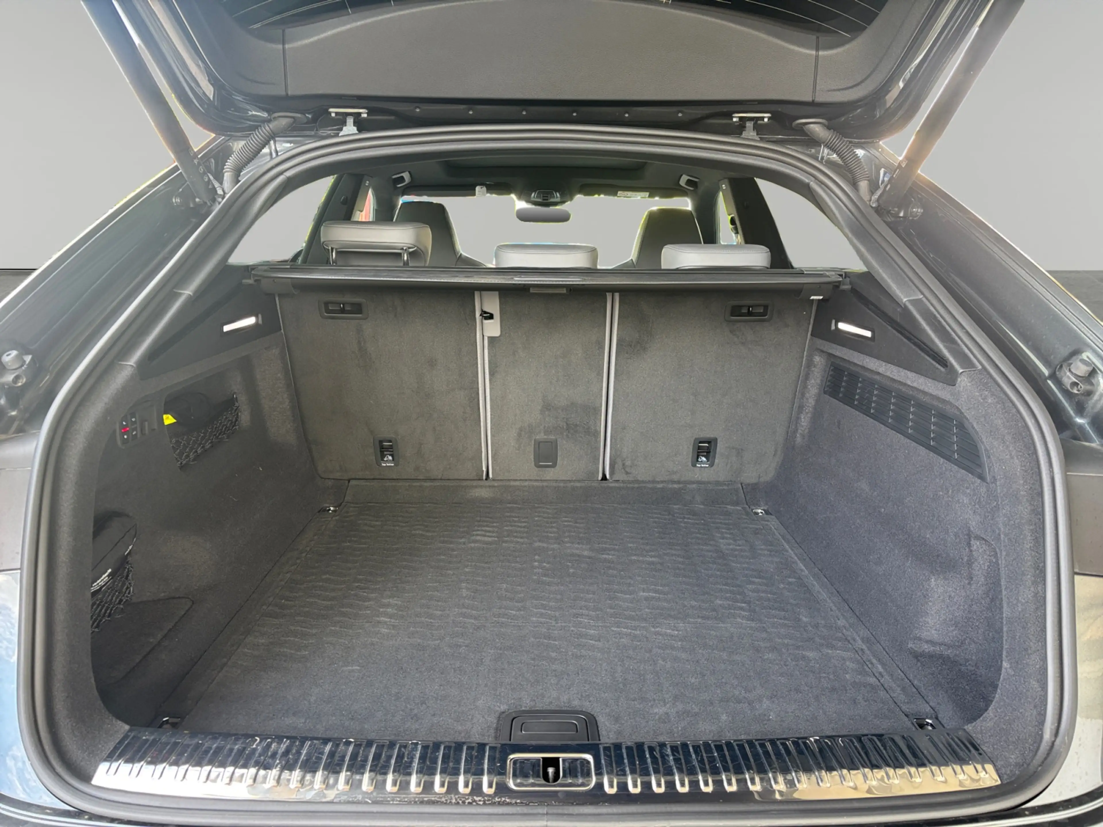 Audi SQ8 4.0 TFSI q. AHK S Sportsitze+Pano HUD Matrix — photo 12