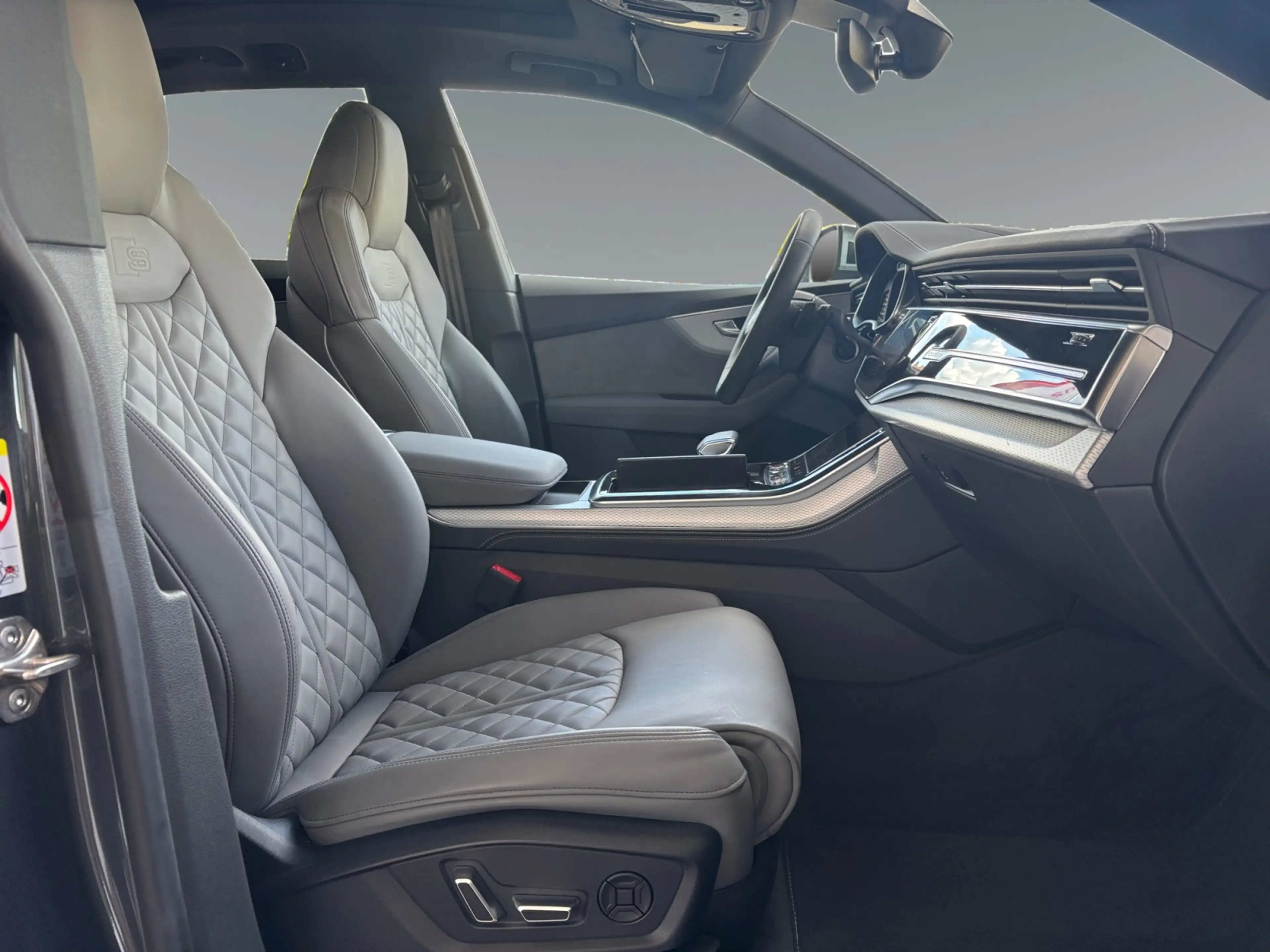 Audi SQ8 4.0 TFSI q. AHK S Sportsitze+Pano HUD Matrix — photo 11