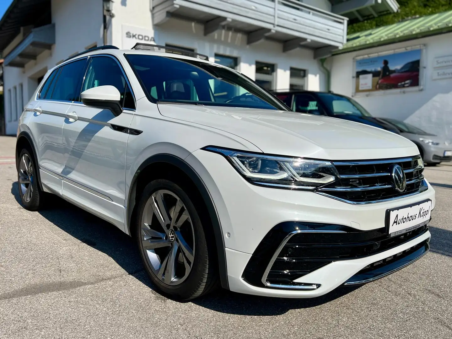 Volkswagen Tiguan 2.0 TDI DSG 4Motion R-Line Pano AHK STHzg Weiß - 1