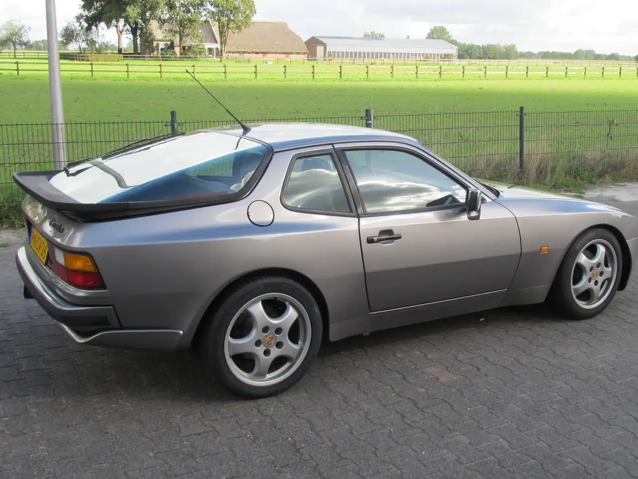 Porsche 944 2.5 Turbo, foto 2