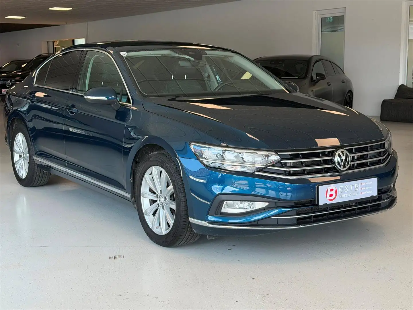Volkswagen Passat 2,0 TDI Limo Elegance Blau - 1