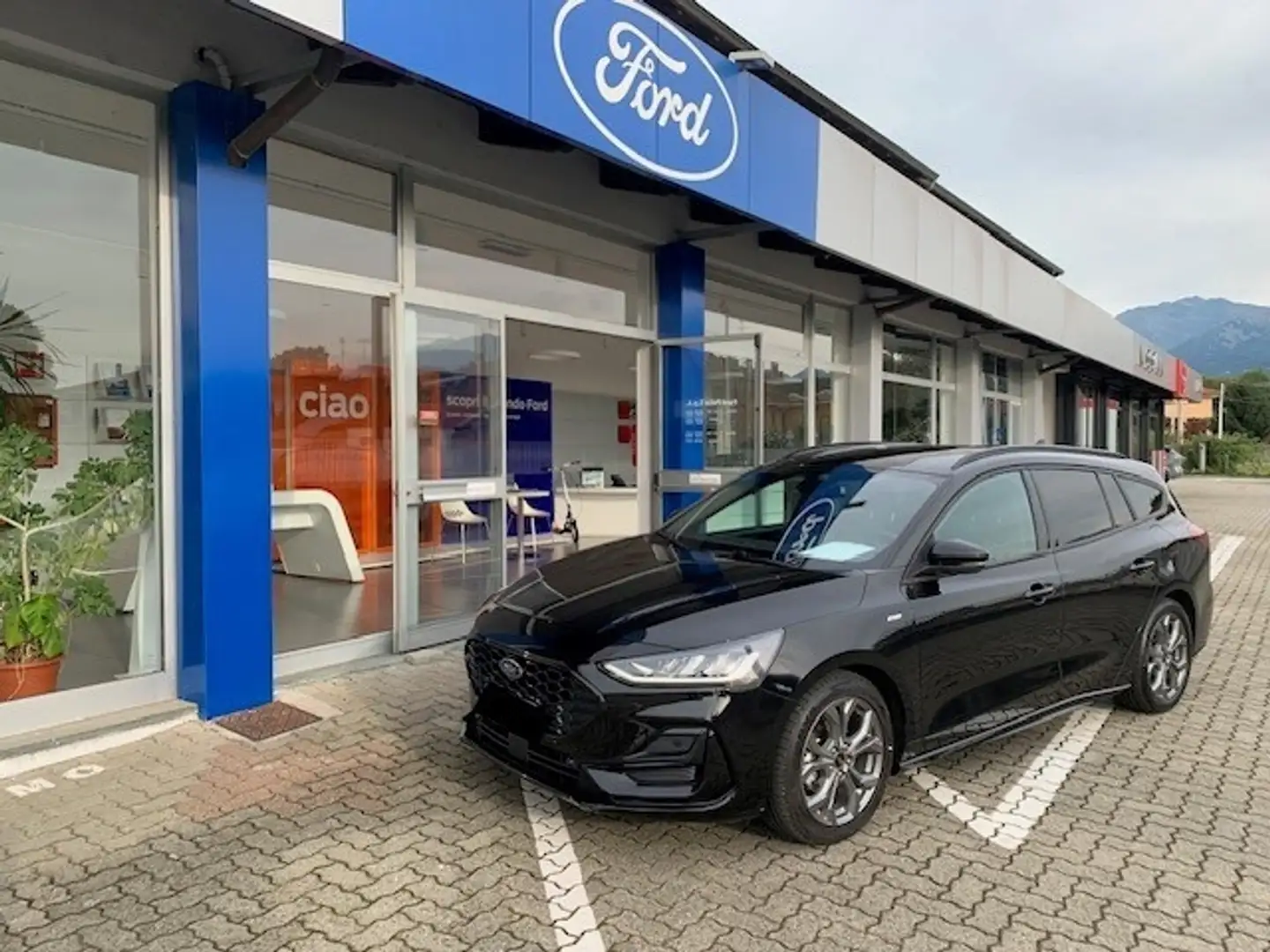 Ford Focus Wagon 1.0 T EcoBoost Hybrid ST-Line X Noir - 1
