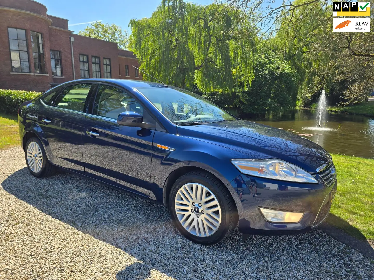 Ford Mondeo 2.3-16V Ghia AUTOMAAT/airco/CRUISE Blauw - 1