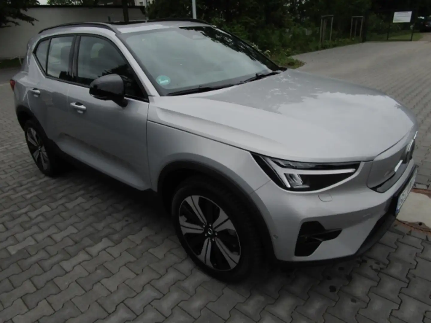 Volvo XC40 Pure Electric 2WD P8 Recharge Ultimate StandHZG El Silber - 2