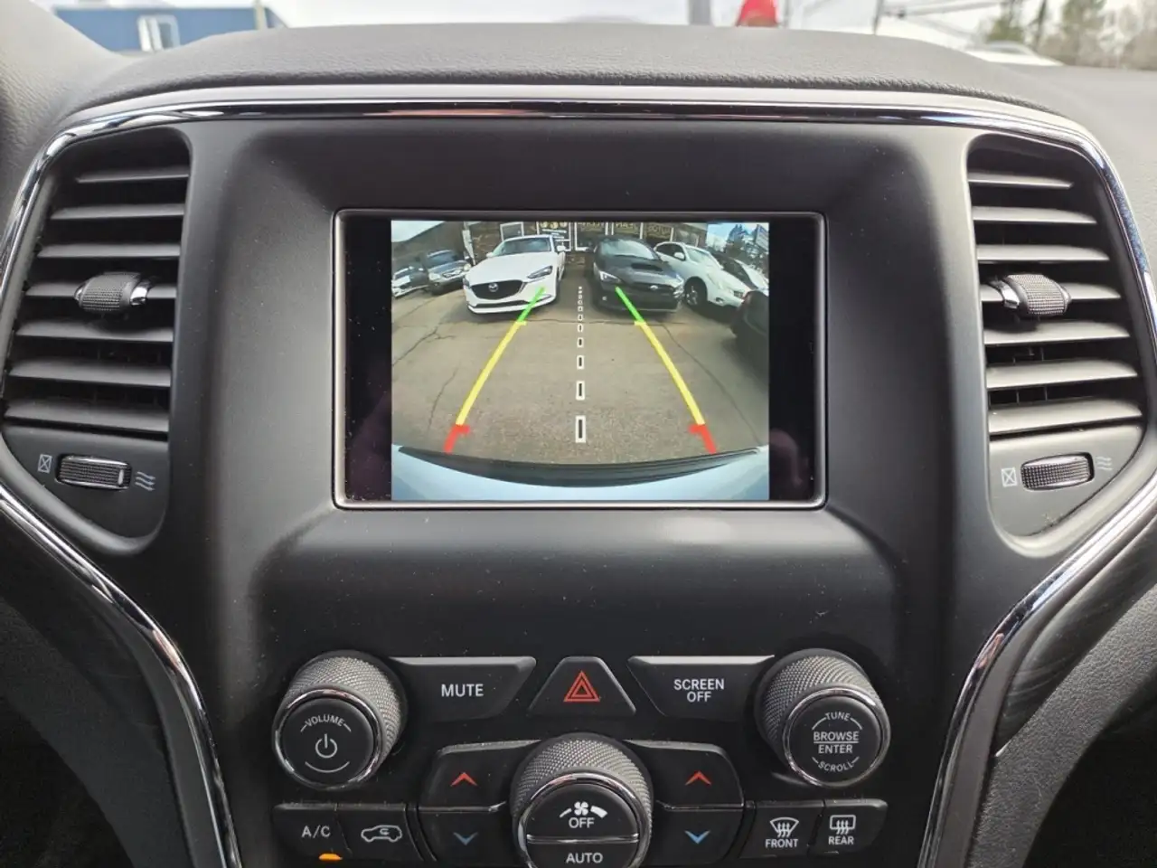 Jeep Grand Cherokee снимка Jeep Grand Cherokee