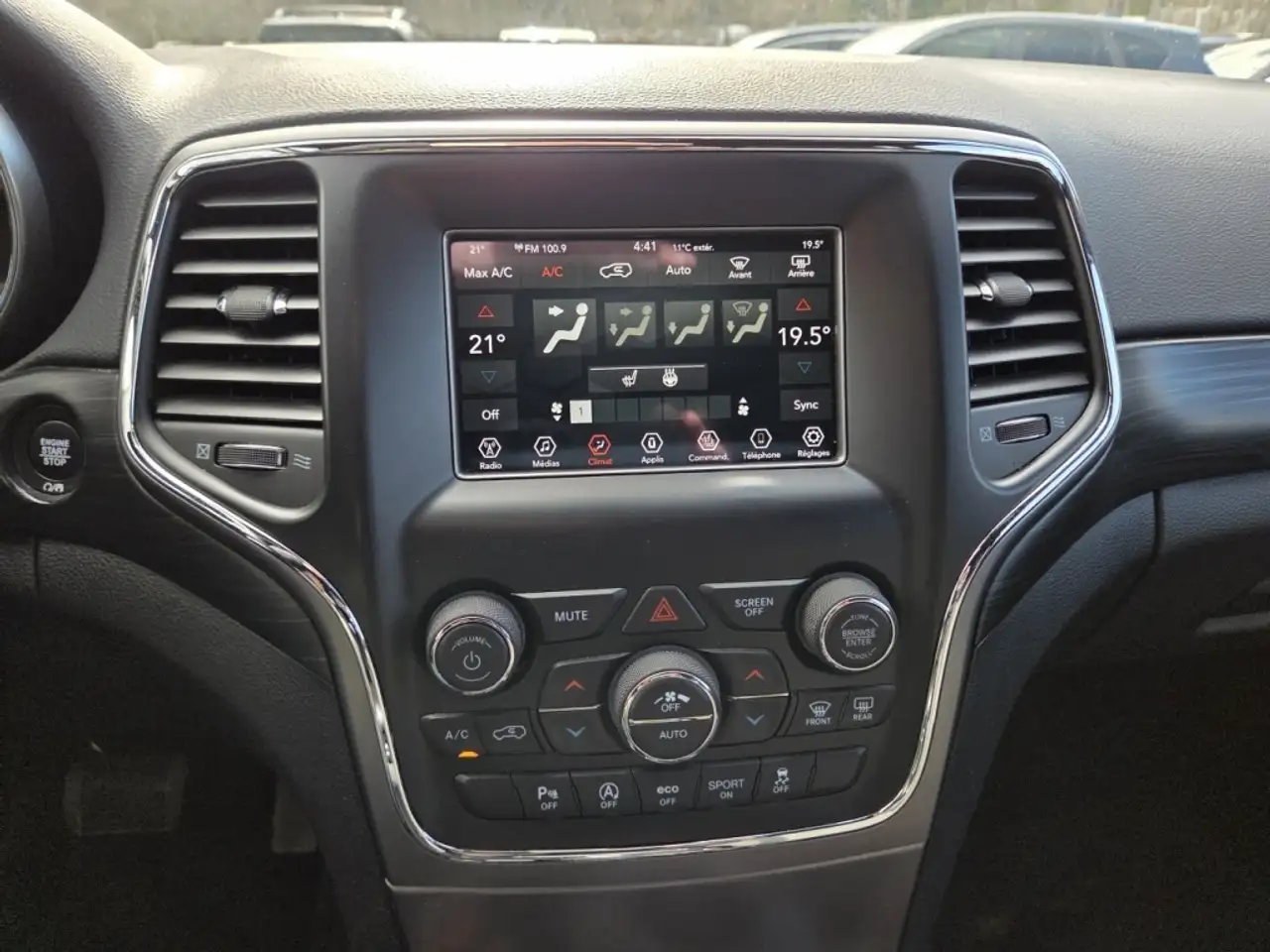 Jeep Grand Cherokee снимка Jeep Grand Cherokee