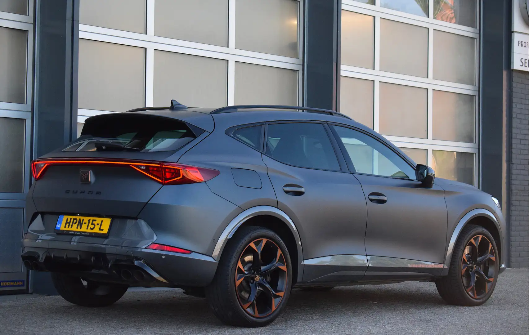 CUPRA Formentor 2.0 TSI 4DRIVE 310pk | Origineel mat Grijs | Camer Gris - 2