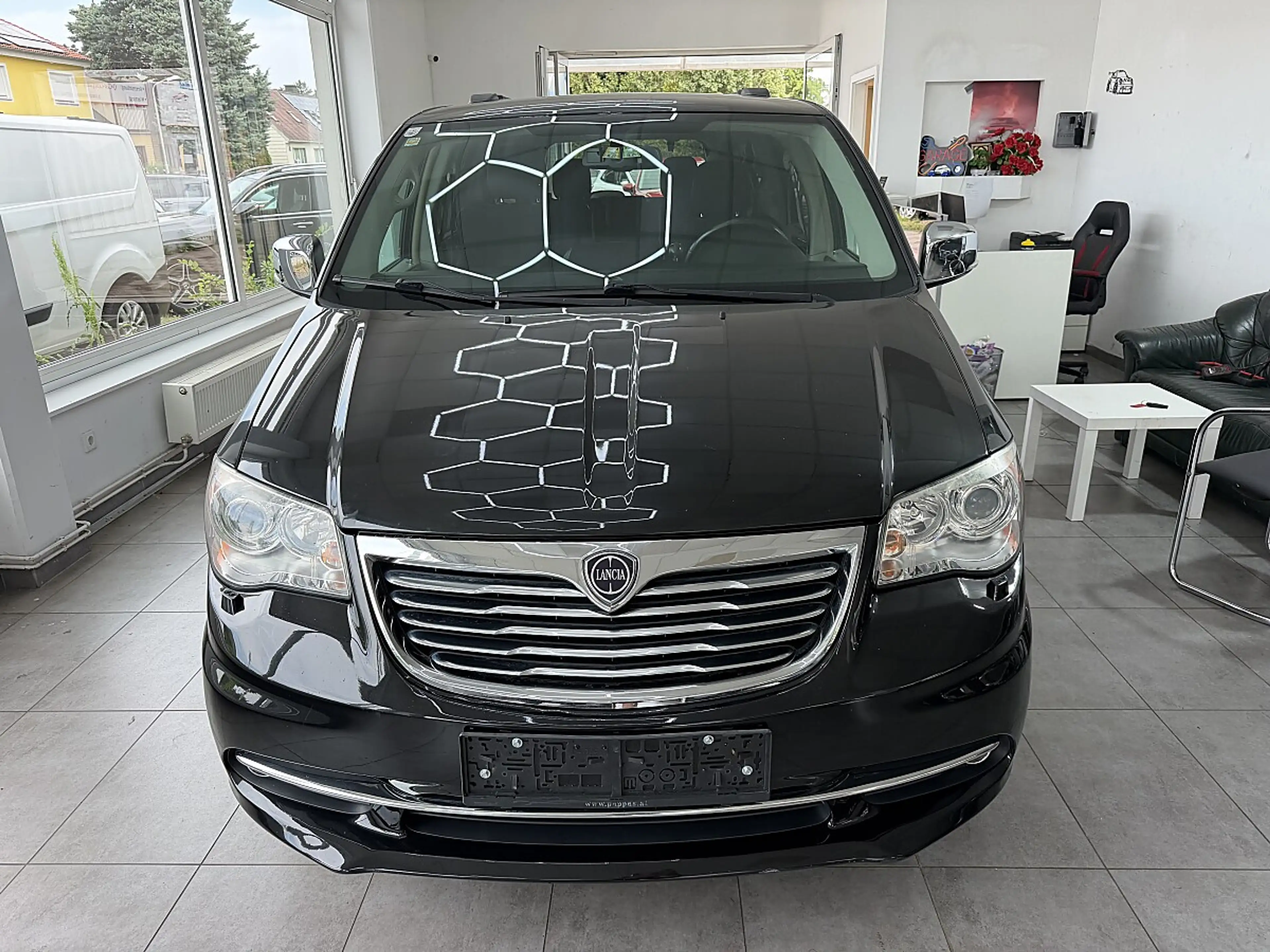 Lancia Voyager Platinum 2,8 CRD 178 PS — photo 4