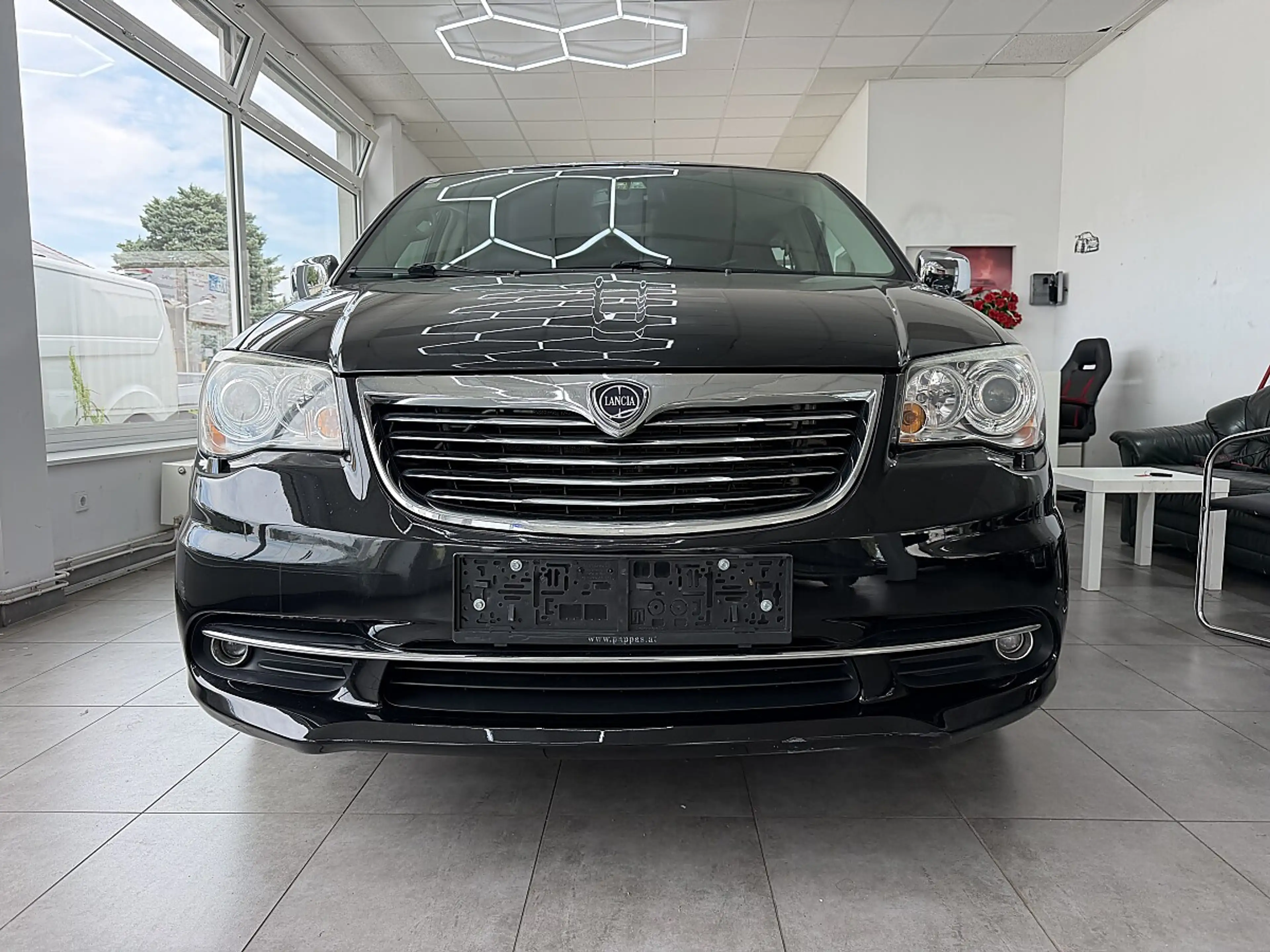 Lancia Voyager Platinum 2,8 CRD 178 PS — photo 3