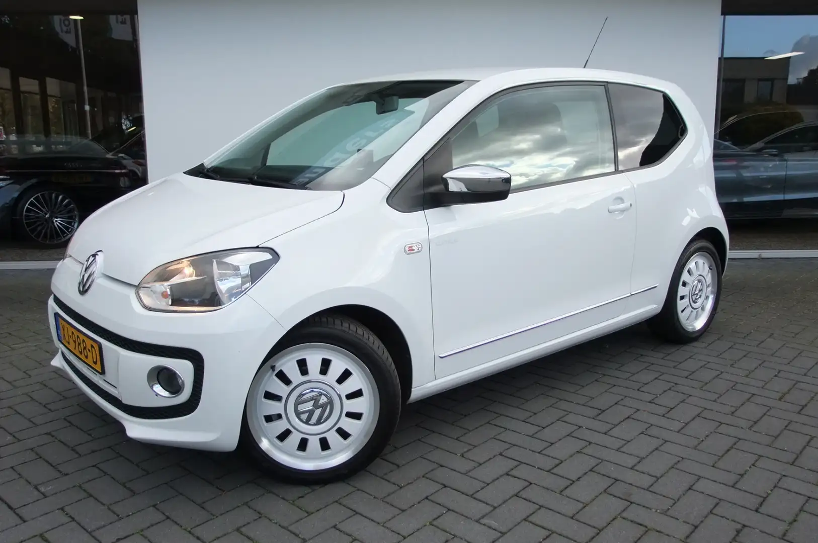 Volkswagen up! 1.0 high up! BlueMotion / White up/ Navigatie/ Par Blanco - 2