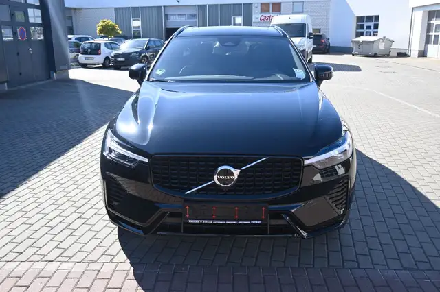 Volvo XC60 view 3