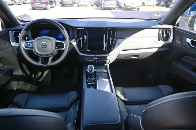 Volvo XC60 view 14