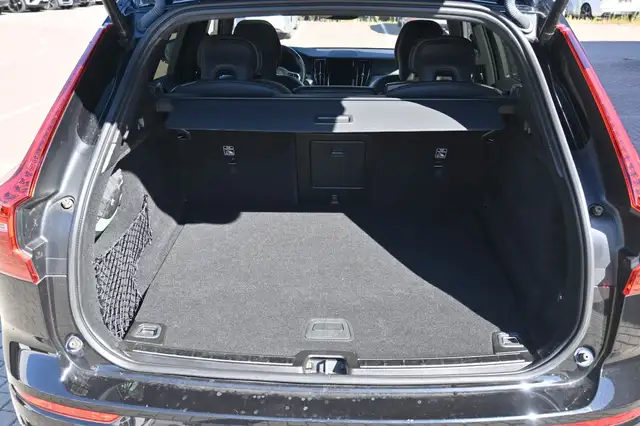 Volvo XC60 view 8