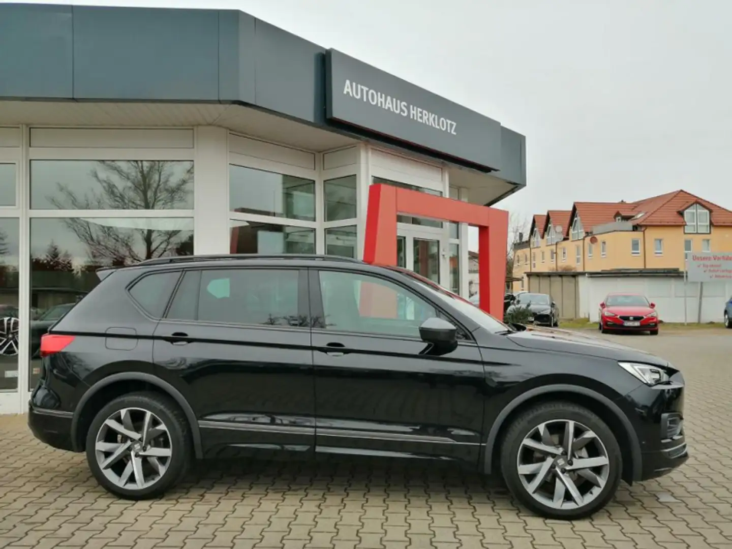 SEAT Tarraco Tarraco 2.0 TDI FR DSG - AUTOMATIK 110 kW / 150 PS Schwarz - 2