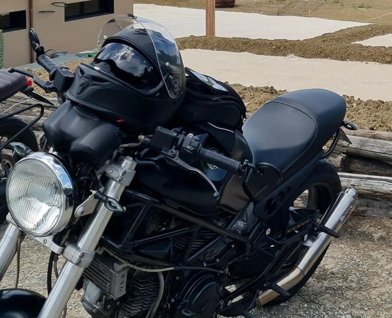 Ducati Monster 750 dark - 1