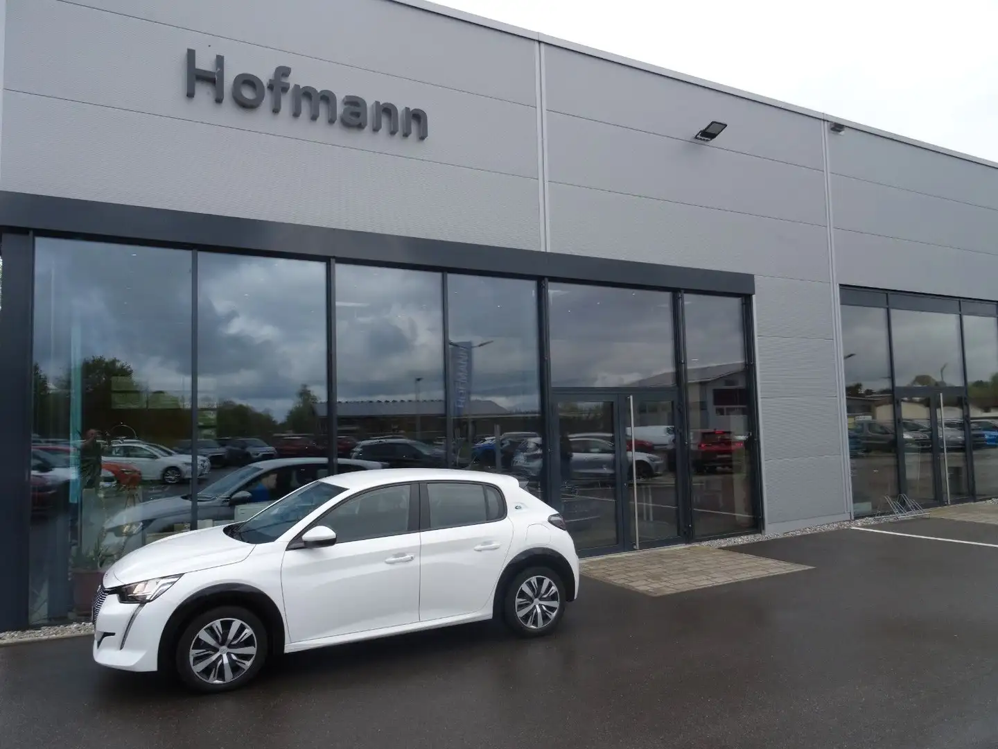 Peugeot 208 e- Active Klima, SHZ, BT, LMF, 0,99% Weiß - 1