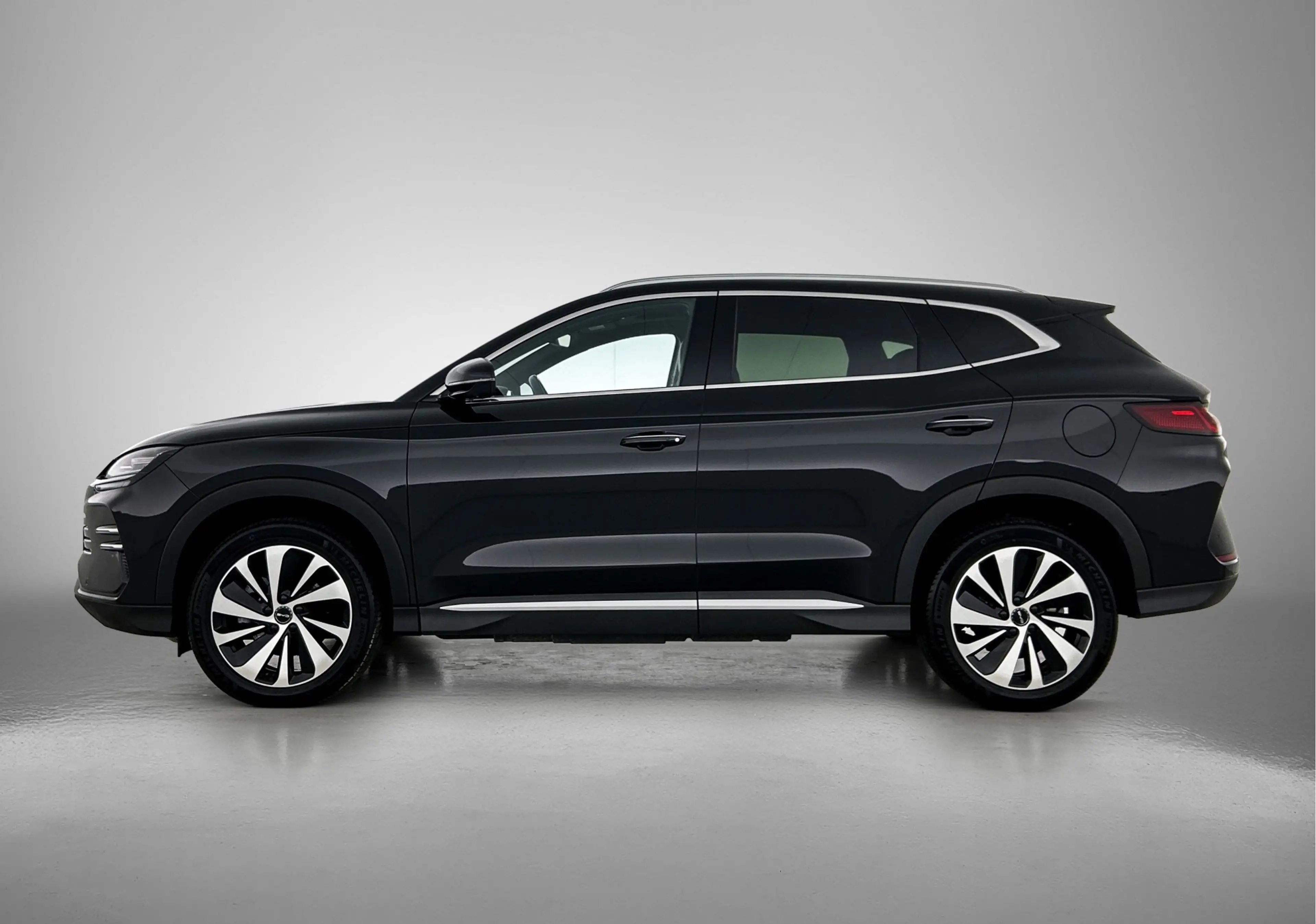 BYD Seal U 1.5 T DM-i AWD Design — photo 3