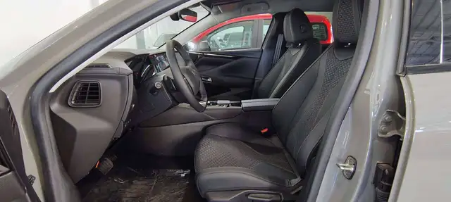 DS Automobiles DS 4 view 11