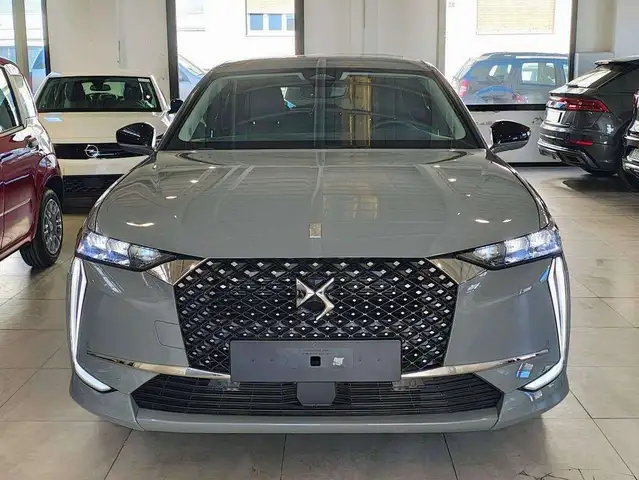 DS Automobiles DS 4 view 3