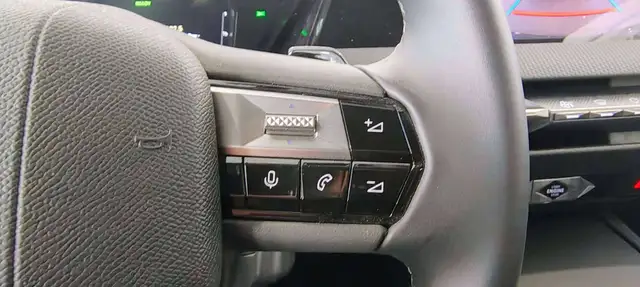 DS Automobiles DS 4 view 15