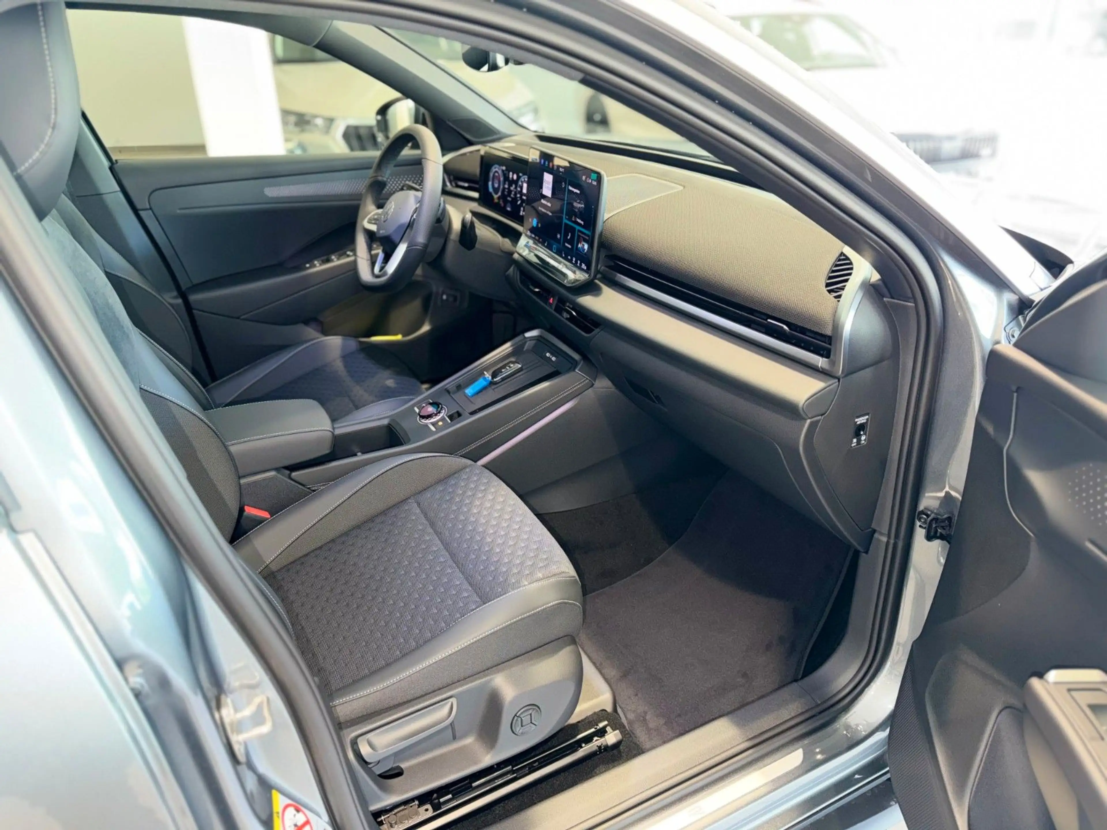Volkswagen T-Roc 1.5*R-Line*AHK*MATRIX*KAMERA*SHZ* — photo 10