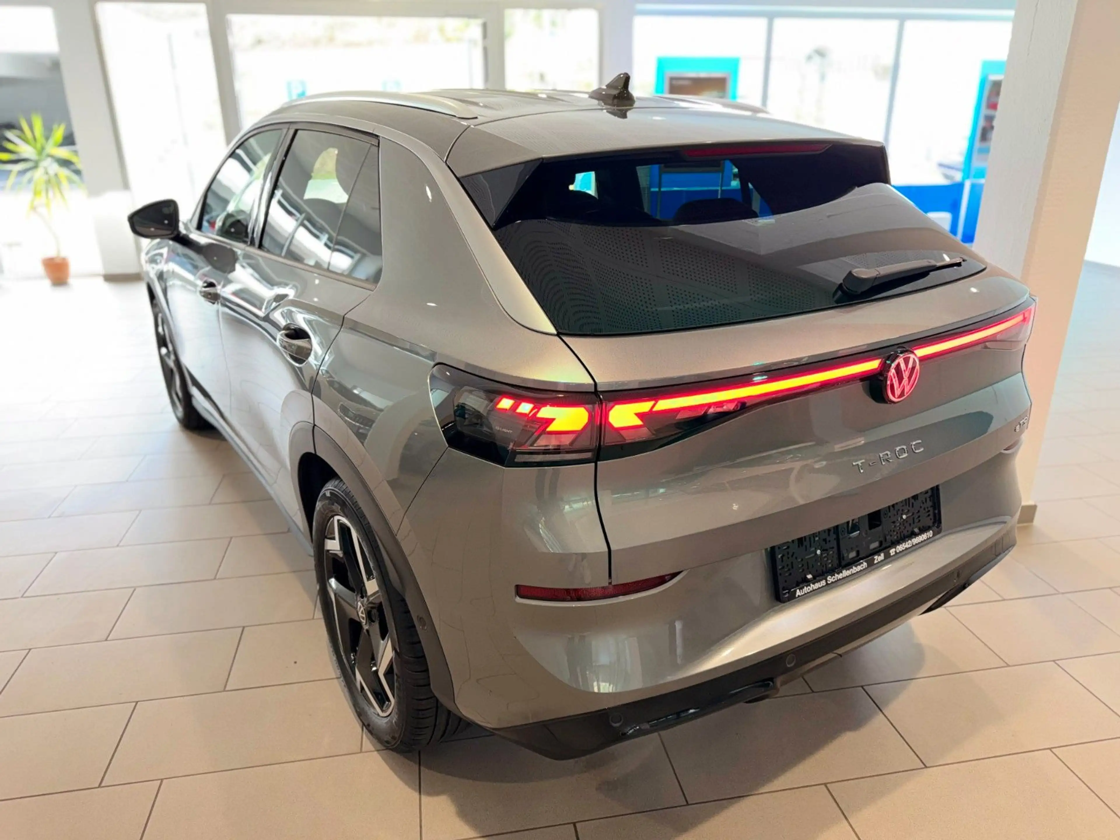 Volkswagen T-Roc 1.5*R-Line*AHK*MATRIX*KAMERA*SHZ* — photo 6