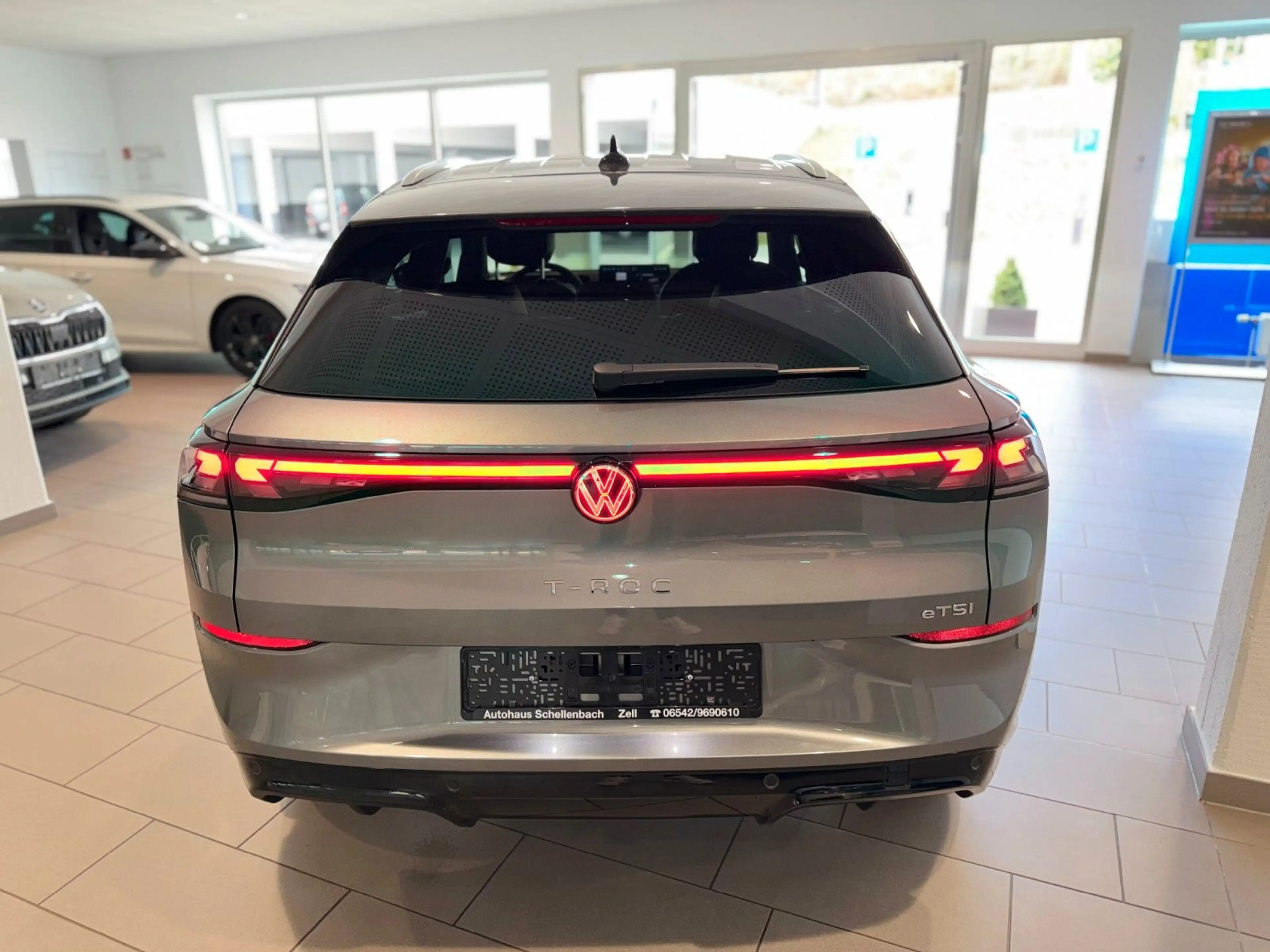 Volkswagen T-Roc 1.5*R-Line*AHK*MATRIX*KAMERA*SHZ* — photo 5