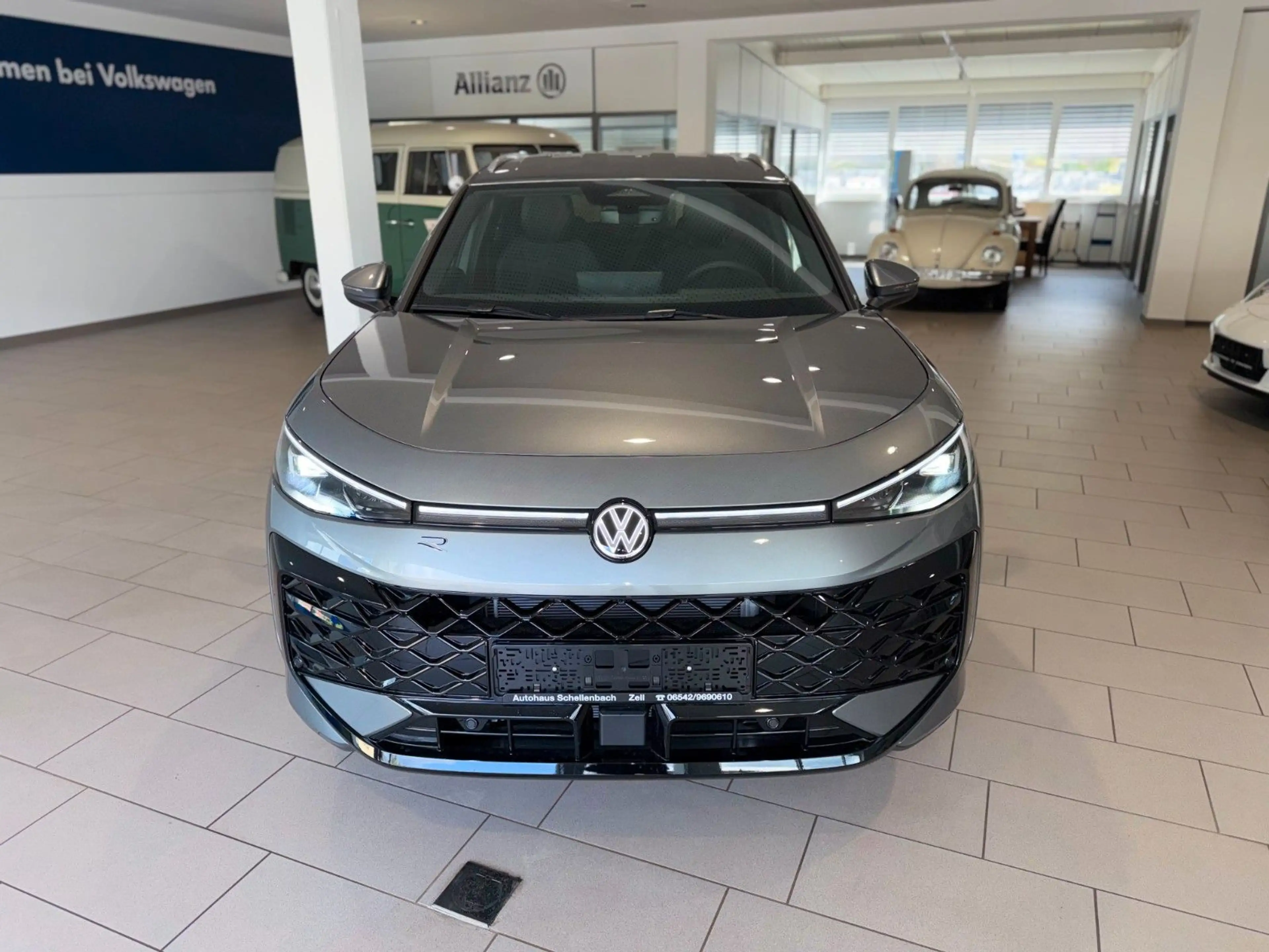 Volkswagen T-Roc 1.5*R-Line*AHK*MATRIX*KAMERA*SHZ* — photo 2