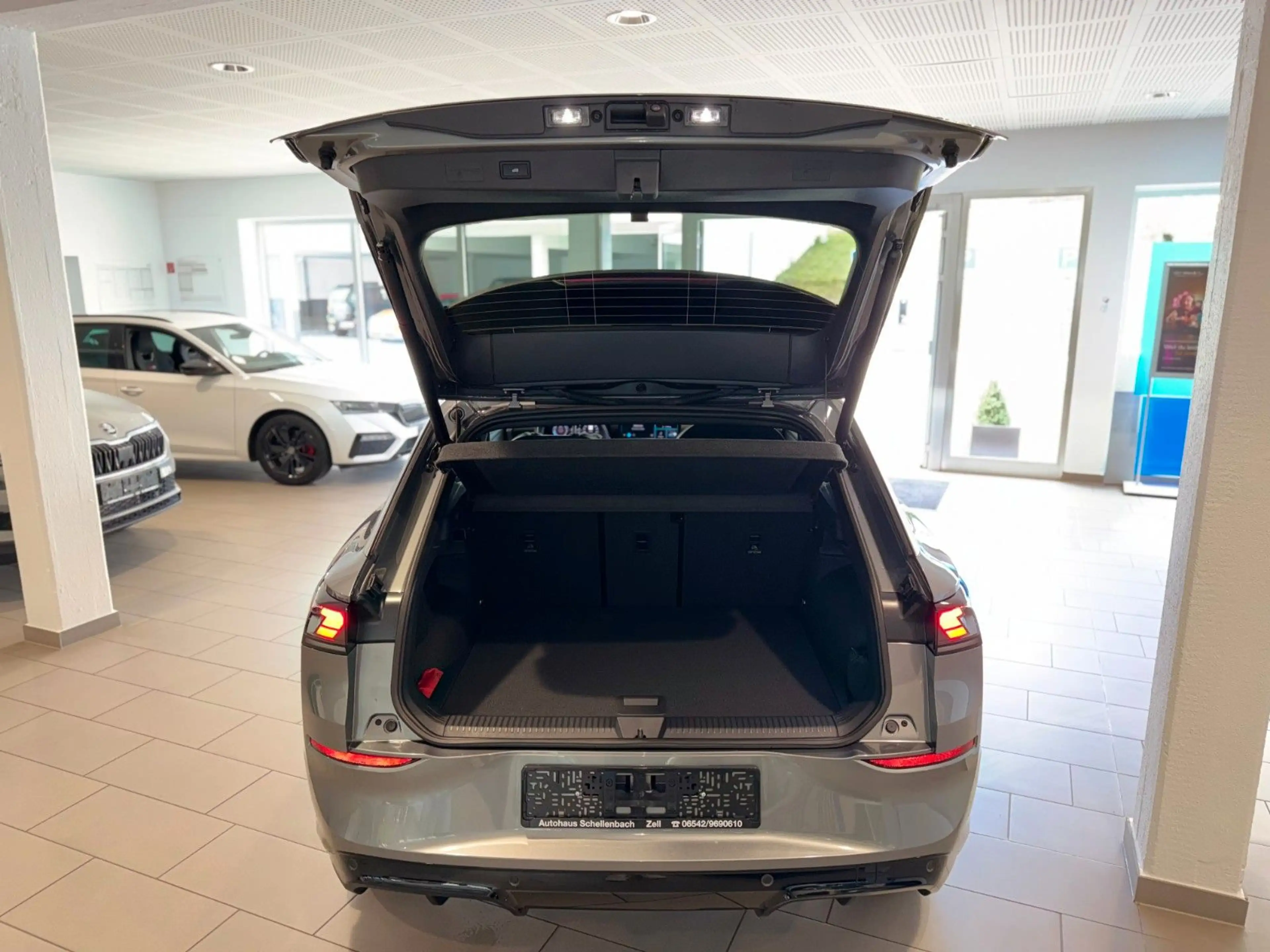 Volkswagen T-Roc 1.5*R-Line*AHK*MATRIX*KAMERA*SHZ* — photo 7