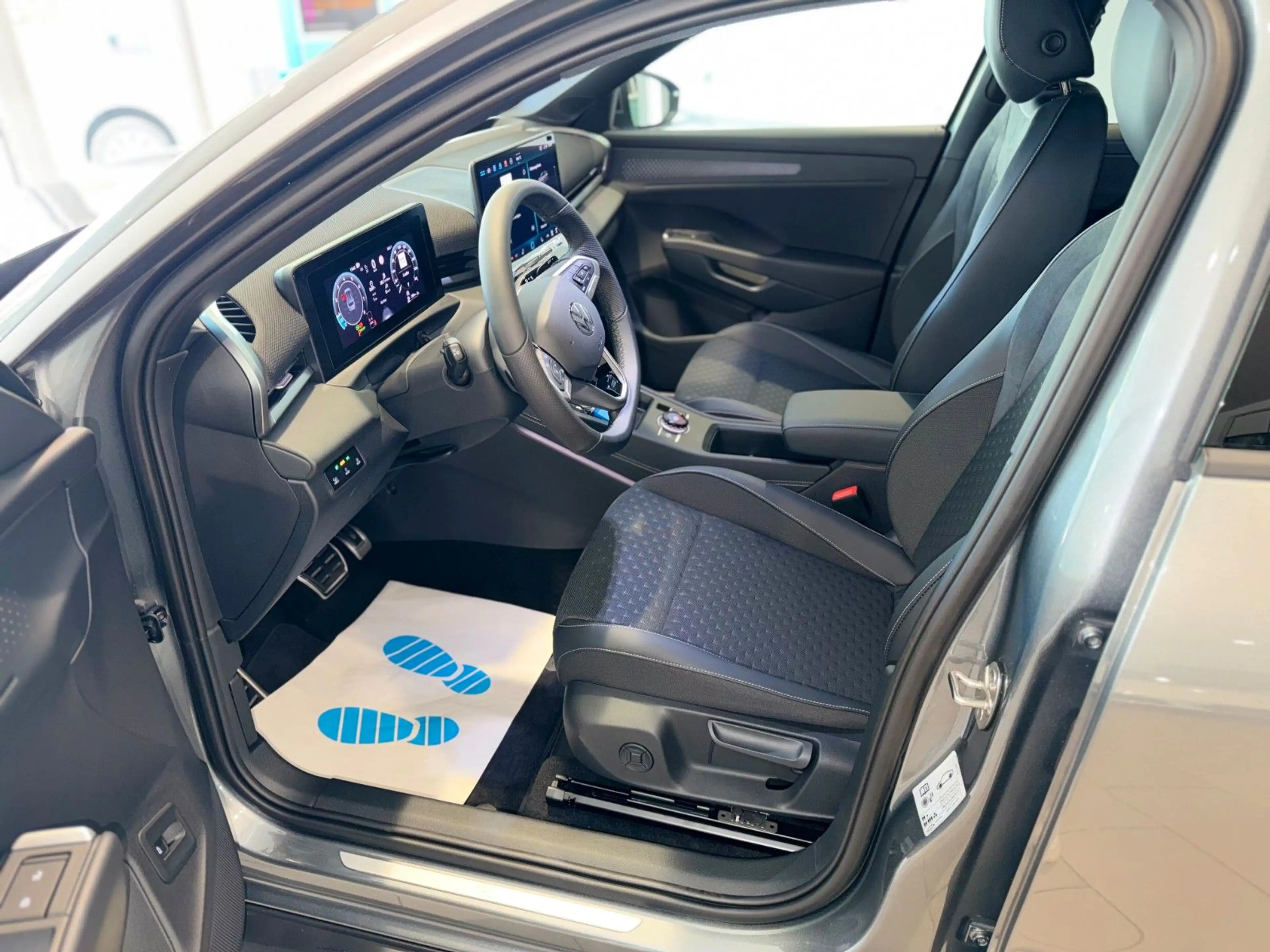 Volkswagen T-Roc 1.5*R-Line*AHK*MATRIX*KAMERA*SHZ* — photo 11